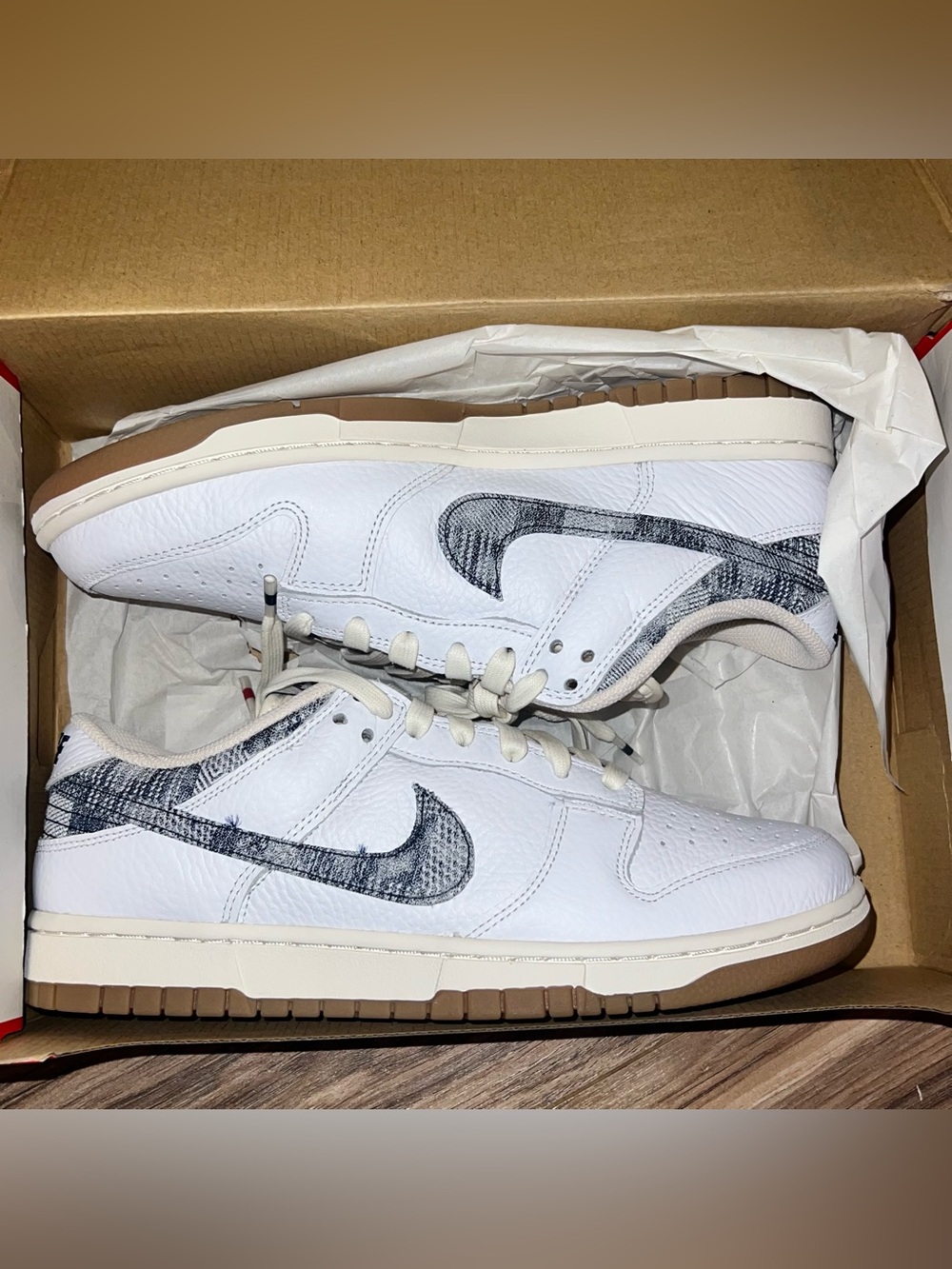 NIKE DUNK LOW
WHITE/MIDNIGHT NAVY-GYM RED
BLANC/ROUGE GYM/MARINE MINUIT